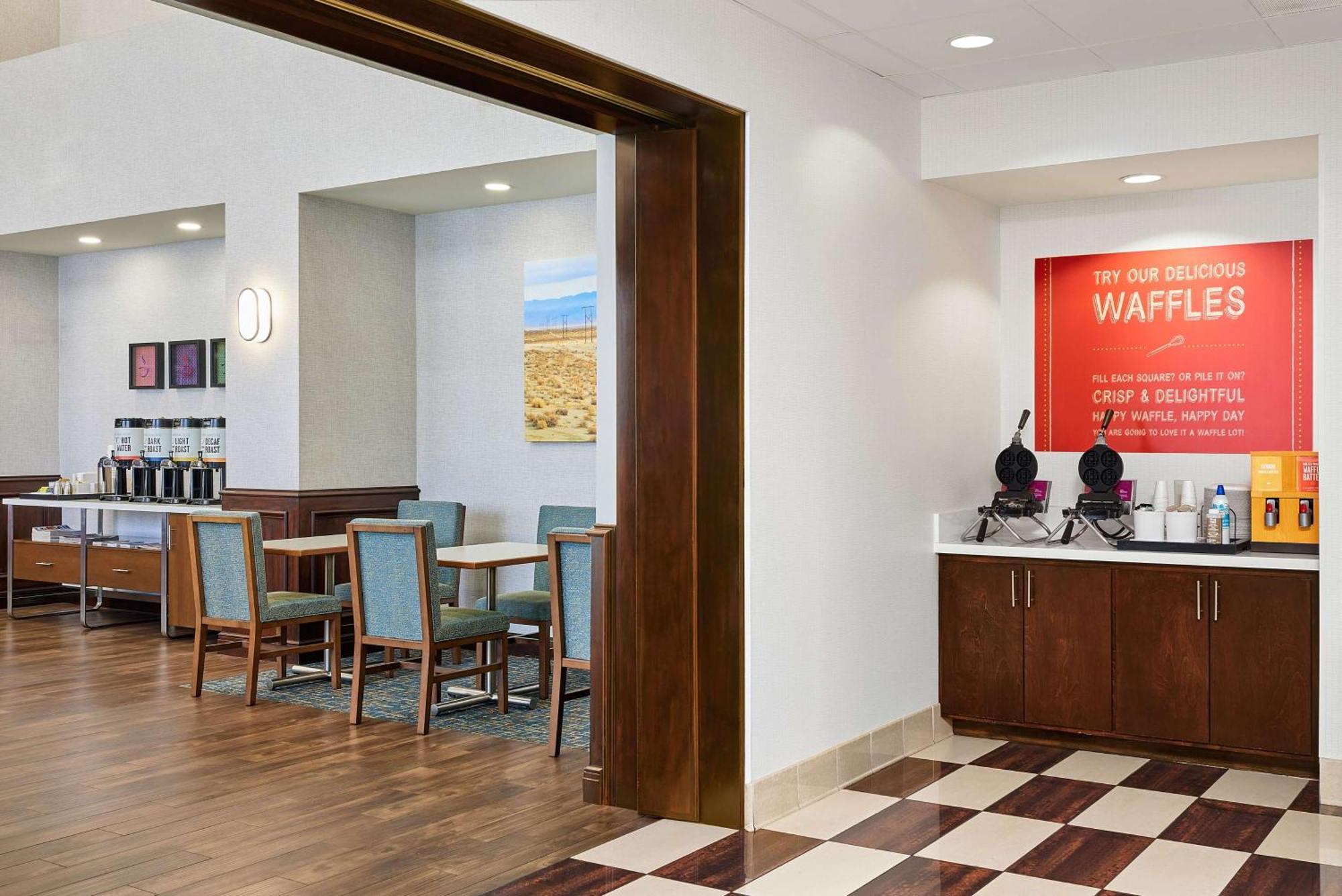 Hampton Inn & Suites Риджкрест Экстерьер фото
