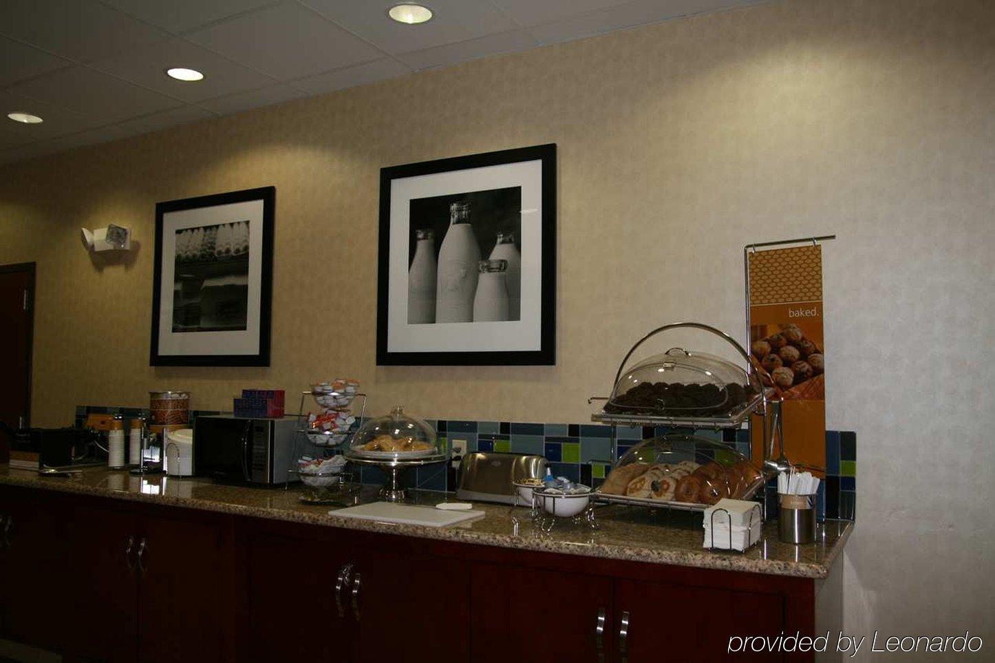 Hampton Inn & Suites Риджкрест Ресторан фото