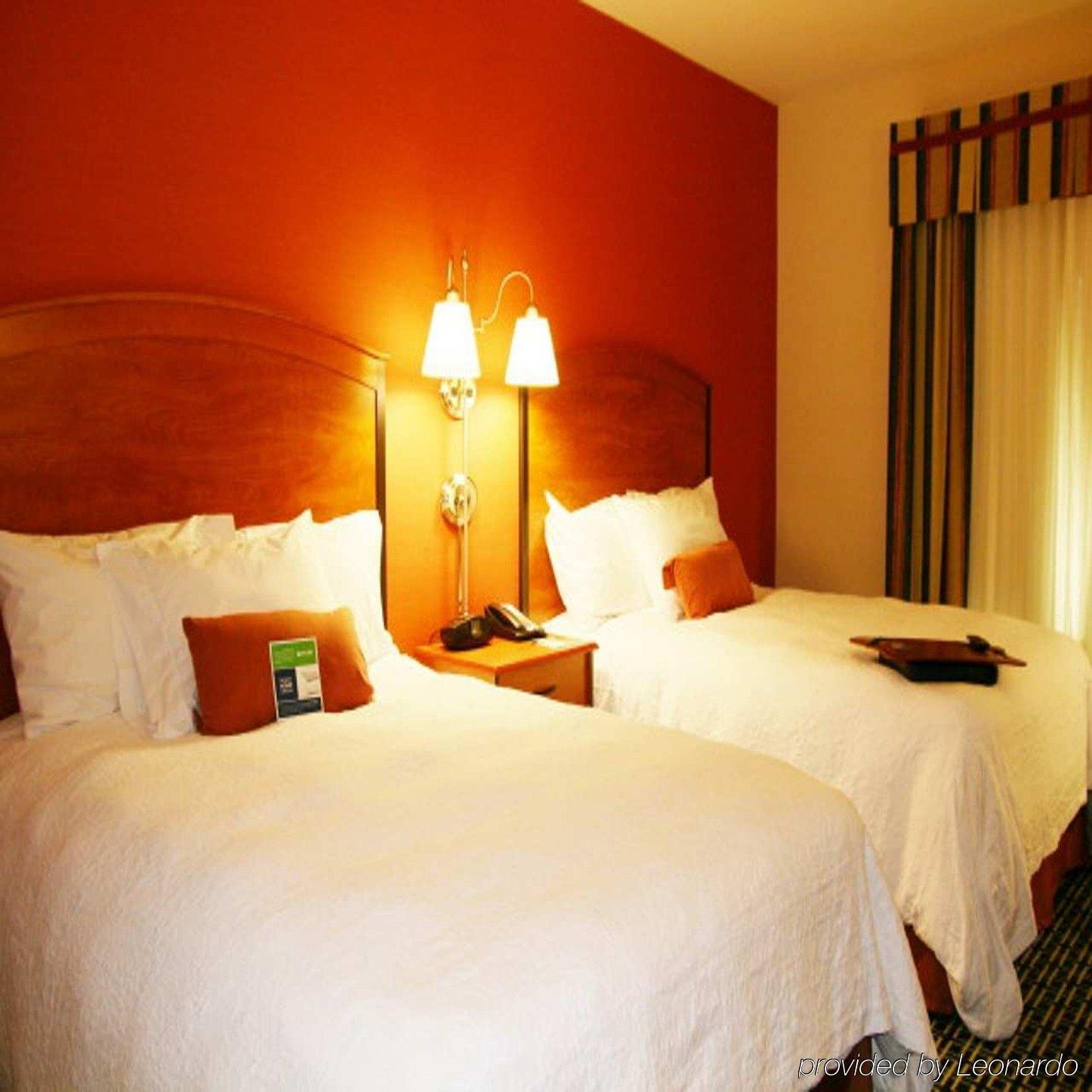 Hampton Inn & Suites Риджкрест Номер фото