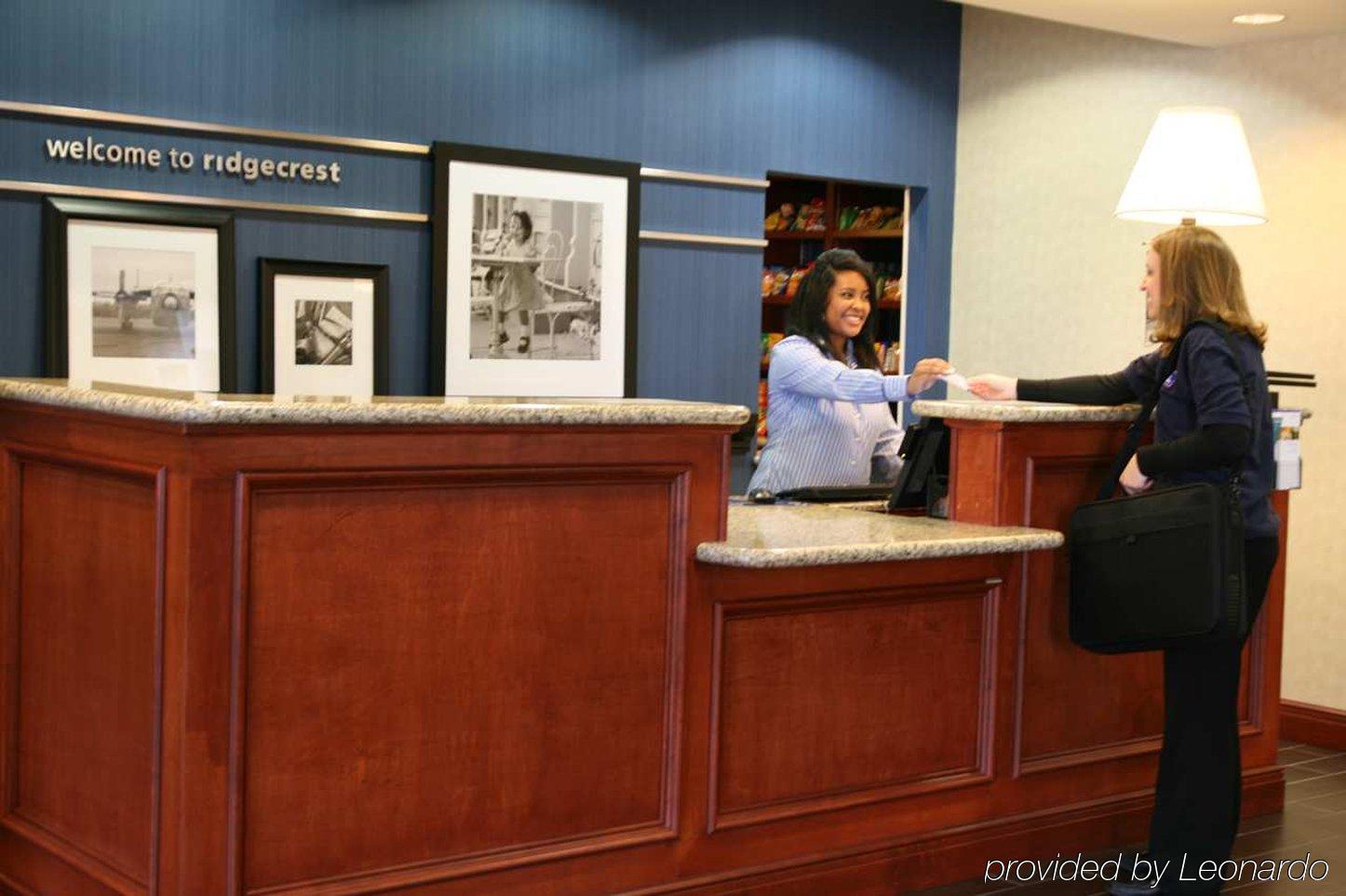 Hampton Inn & Suites Риджкрест Интерьер фото